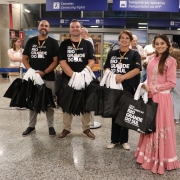 Passageiros foram recebidos com abraços de familiares e amigos e lembranças da Setur