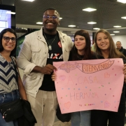 Passageiros foram recebidos com abraços de familiares e amigos e lembranças da Setur