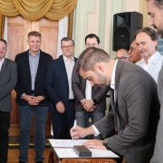 Ato contou com a assinatura de prefeitos, deputados e representantes dos municípios argentinos